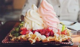 万洁吃冰激凌吃瓜视频,夏日清凉趣味十足