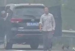 司机伪装成吃瓜群众,揭秘背后惊人真相