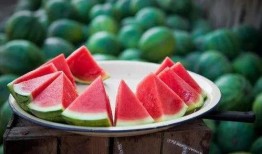 下午吃瓜吃一个很大的瓜,一瓜解千愁，大瓜来袭！