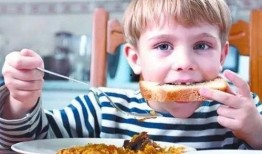 小孩吃瓜只会卡住,警惕卡喉风险