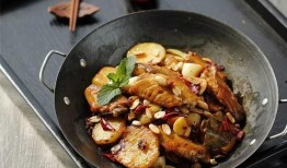 姿态吃瓜香锅,香锅美食新风尚